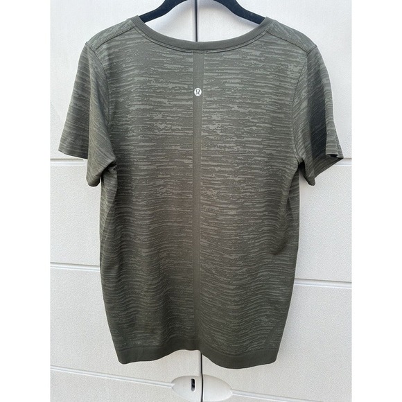 Lululemon Swiftly Tech Short Sleeve Relaxed Fit Camo Green Sz 8 Read - Picture 13 of 16